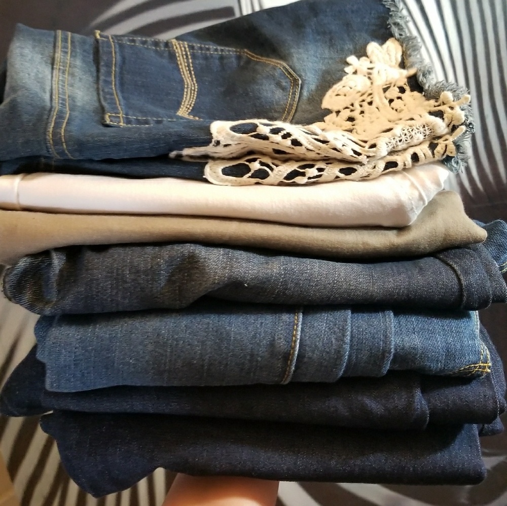 Maternity bottoms bundle!! Size M.